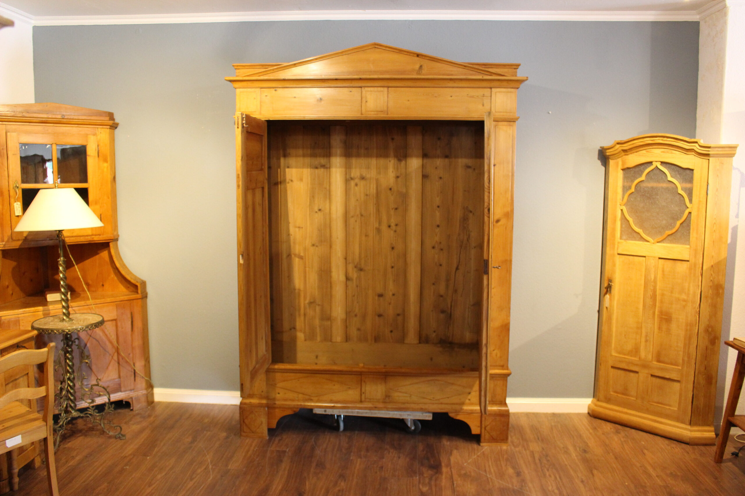 Antiker Bremer Sonnenschrank Kleiderschrank Biedermeier Kiefer inside Antike Kleiderschränke
