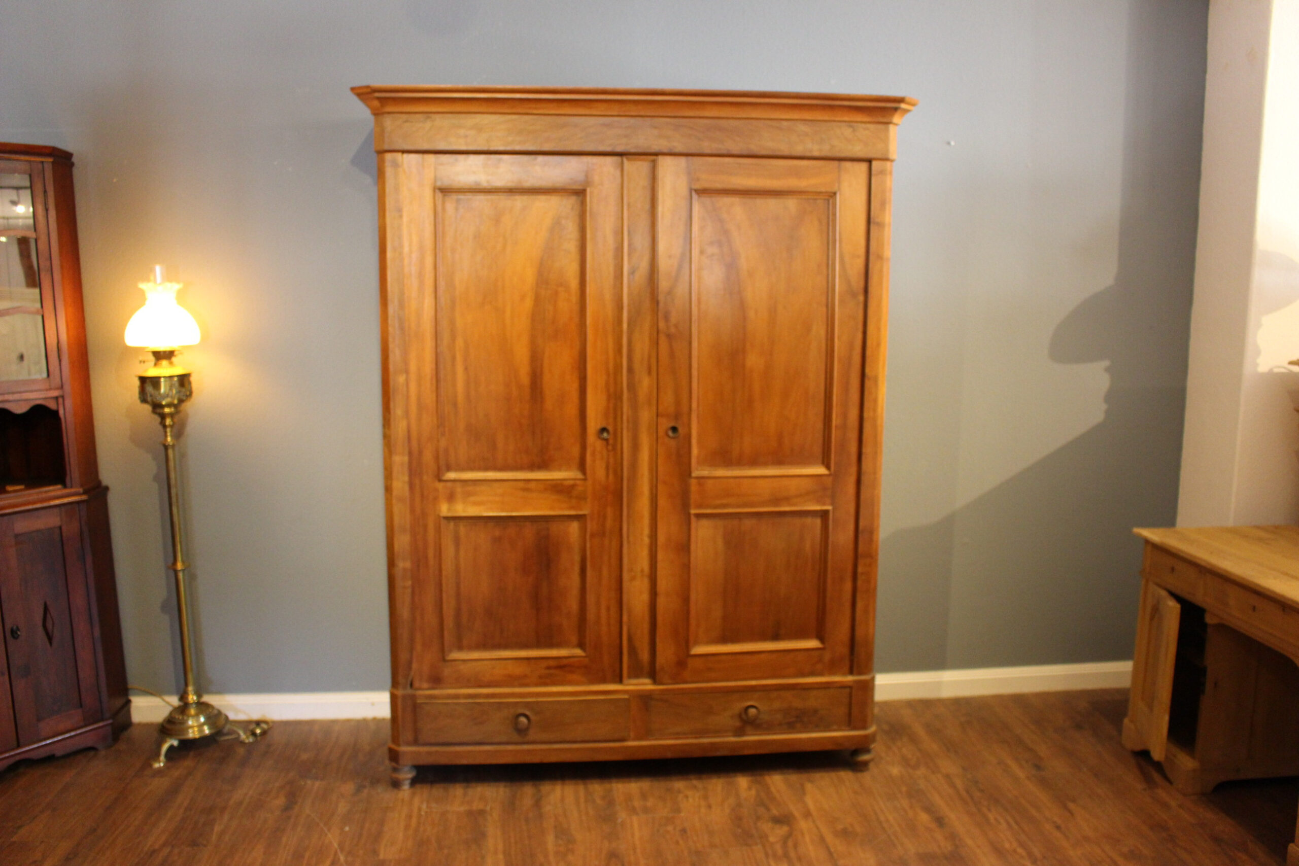 Antiker Kleiderschrank Wäscheschrank, Nußbaum, Louis Philippe pertaining to Kleiderschrank Nussbaum