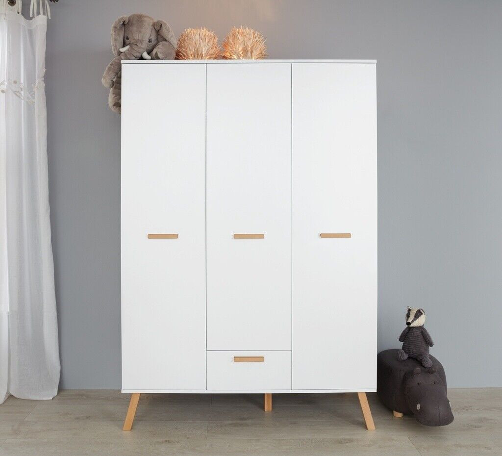 Baby Kleiderschrank Mats In Weiß Mit Viel Stauraum regarding Kleiderschrank Weiß  Siegel