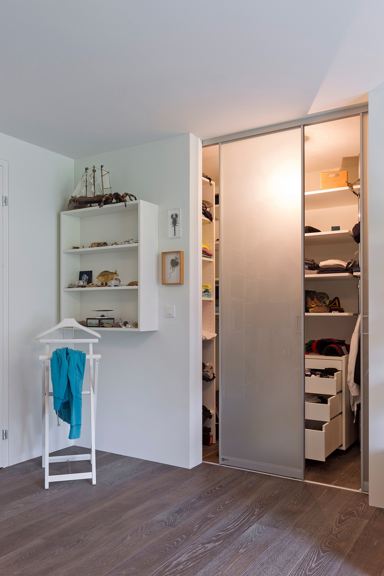 Begehbarer Kleiderschrank Im Jugendzimmer | Auf&amp;Zu within Begehbarer Kleiderschrank Kinder