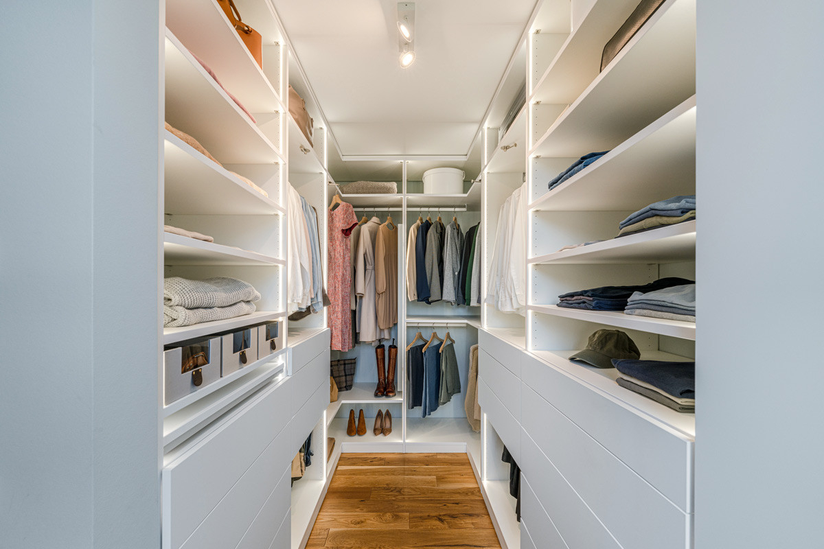 Begehbarer Kleiderschrank - Individuell Gefertigt pertaining to Begehbarer Kleiderschrank System