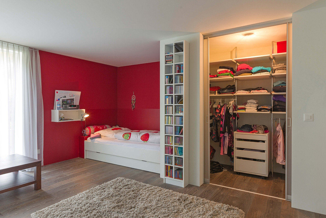 Begehbarer Kleiderschrank Mit Innenlicht Im Mädchenzimmer for Begehbarer Kleiderschrank Kinderzimmer