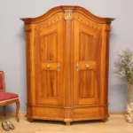 Bodenseeschrank Aus Kirschbaum Mit Bandschnitzereien Throughout Kleiderschrank Kirschbaum
