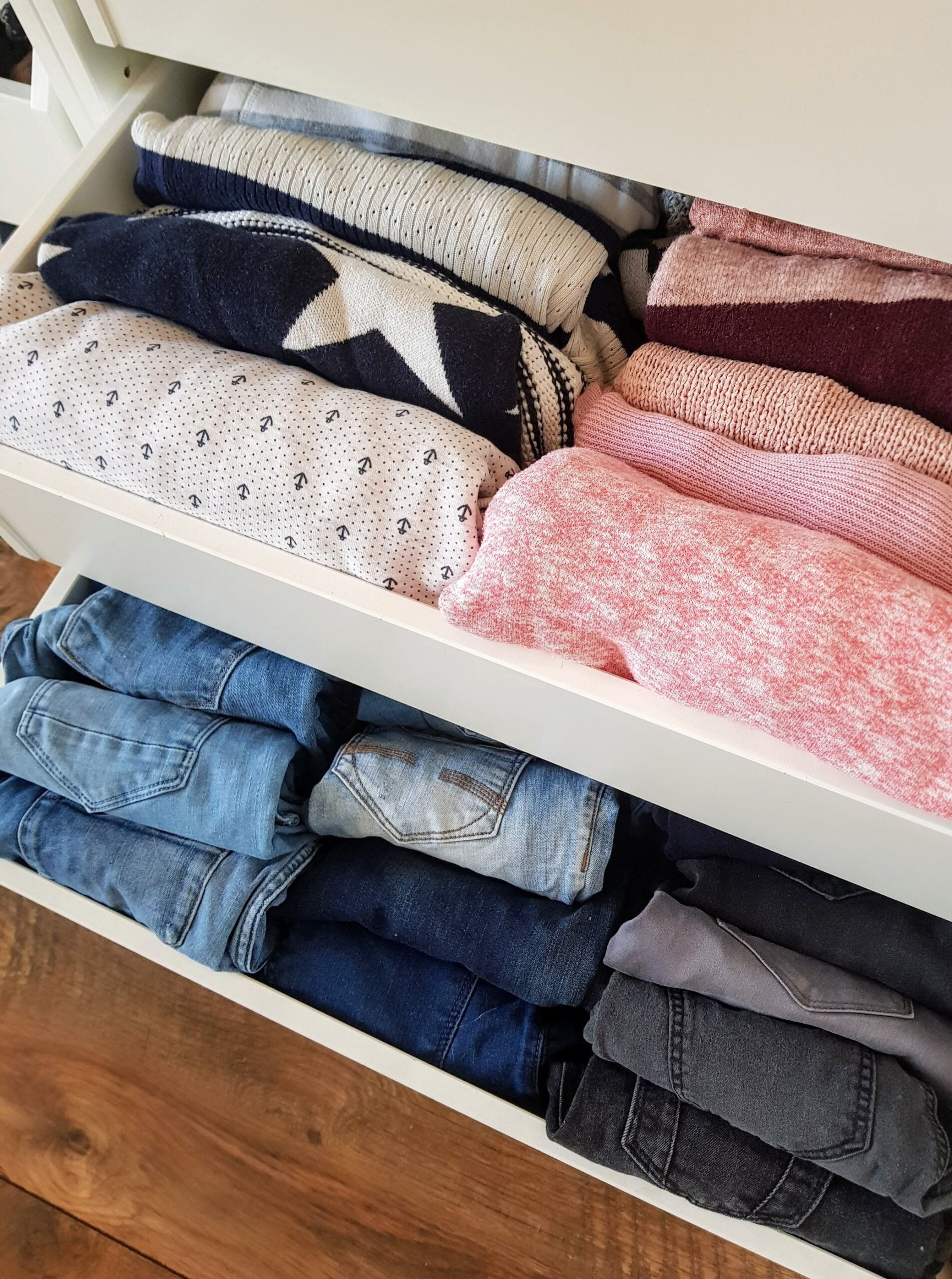 Die Konmari-Methode: Den Kleiderschrank Aufräumen - Gabelschereblog with regard to Kleiderschrank Einräumen