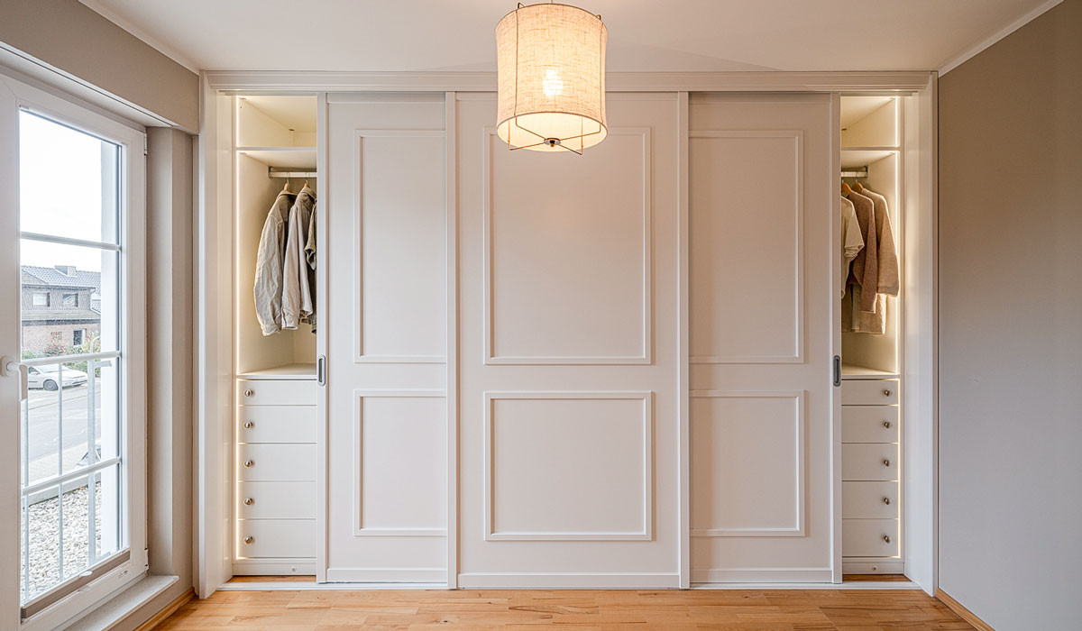 Einbauschrank Nach Maß - Perfekte Raumnutzung intended for Einbau Kleiderschrank