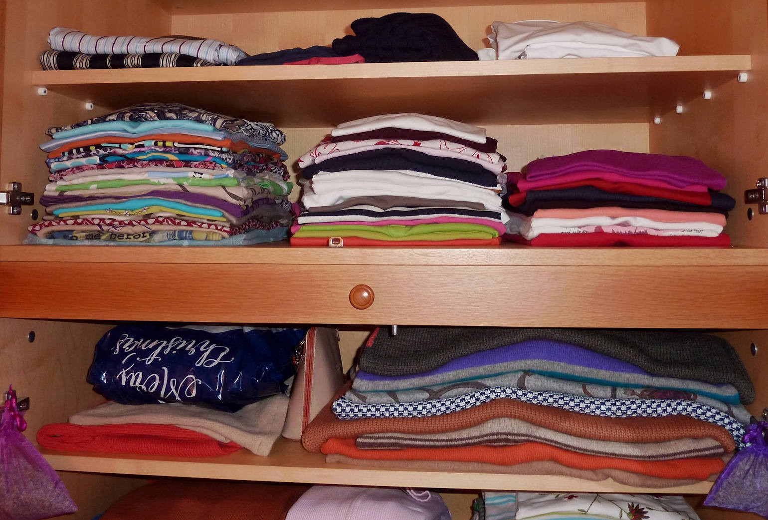 Kleiderschrank Aufräumen – Mit System | Deinschrank.de inside Kleiderschrank Einräumen