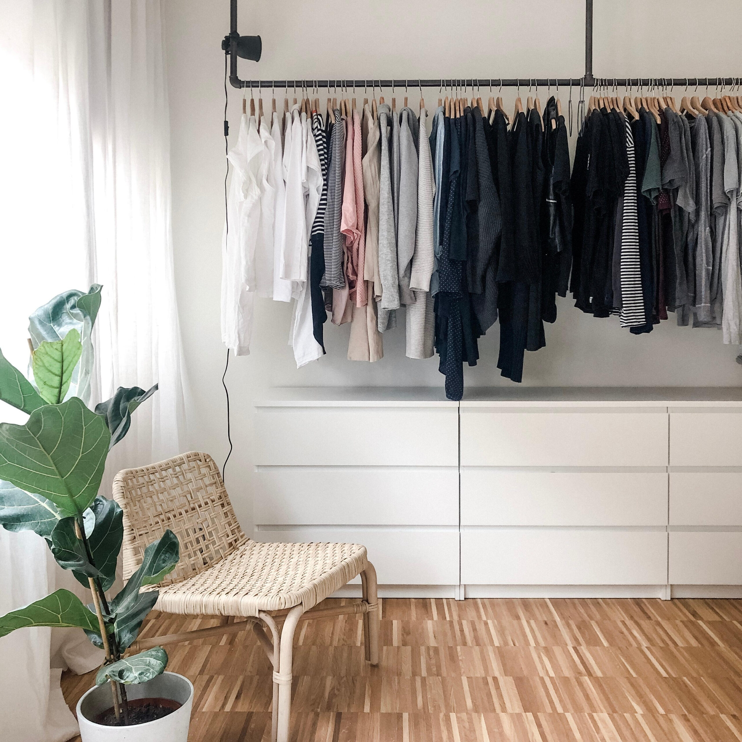 Kleiderstange Statt Kleiderschrank: So Funktioniert'S! in Kleiderschrank Mit Stange