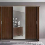 Luxuriöser Kleiderschrank Aus Holz Im Angesagten Bauhaus Design Throughout Bauhaus Kleiderschrank