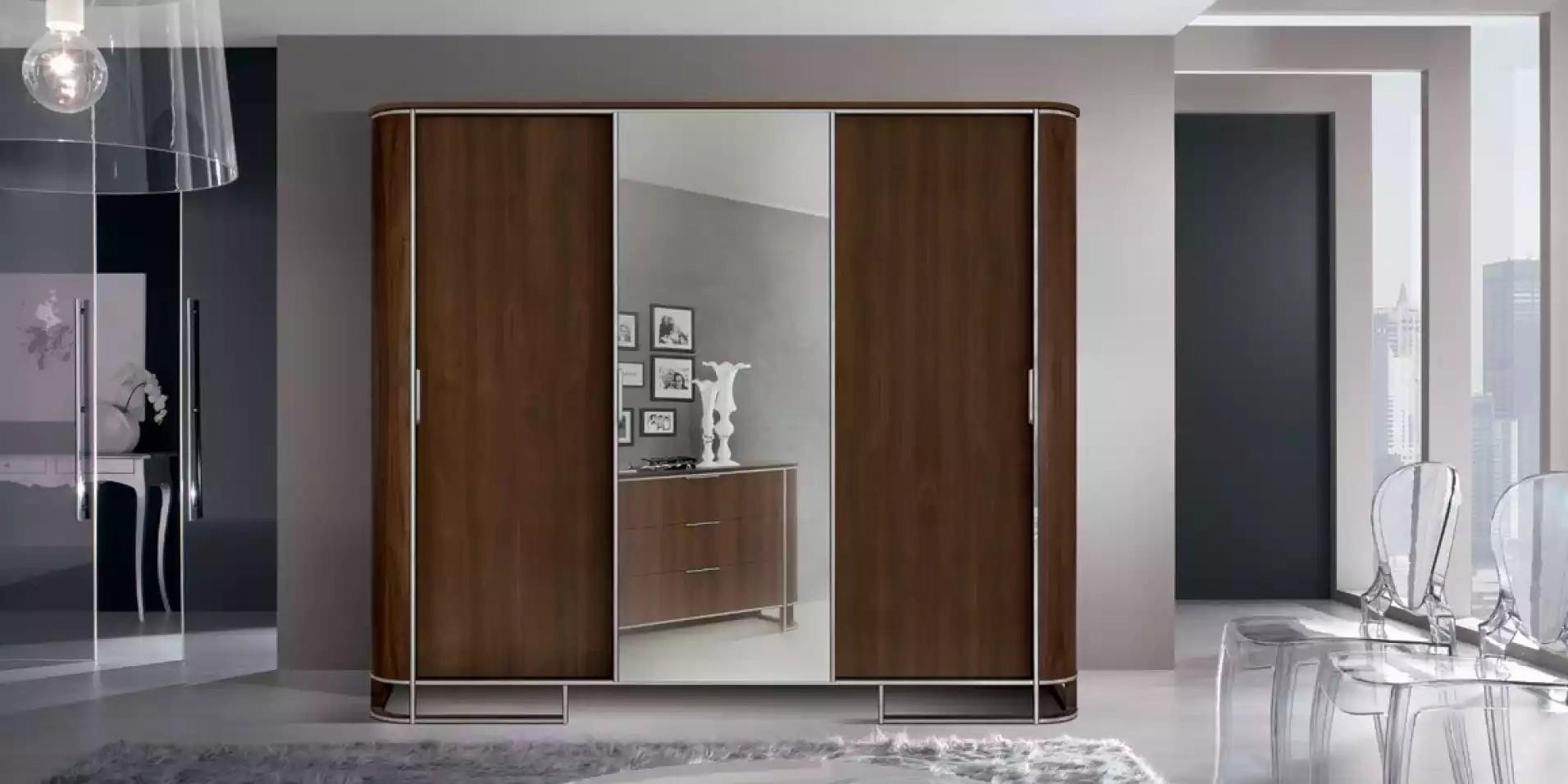 Luxuriöser Kleiderschrank Aus Holz Im Angesagten Bauhaus Design Throughout Bauhaus Kleiderschrank
