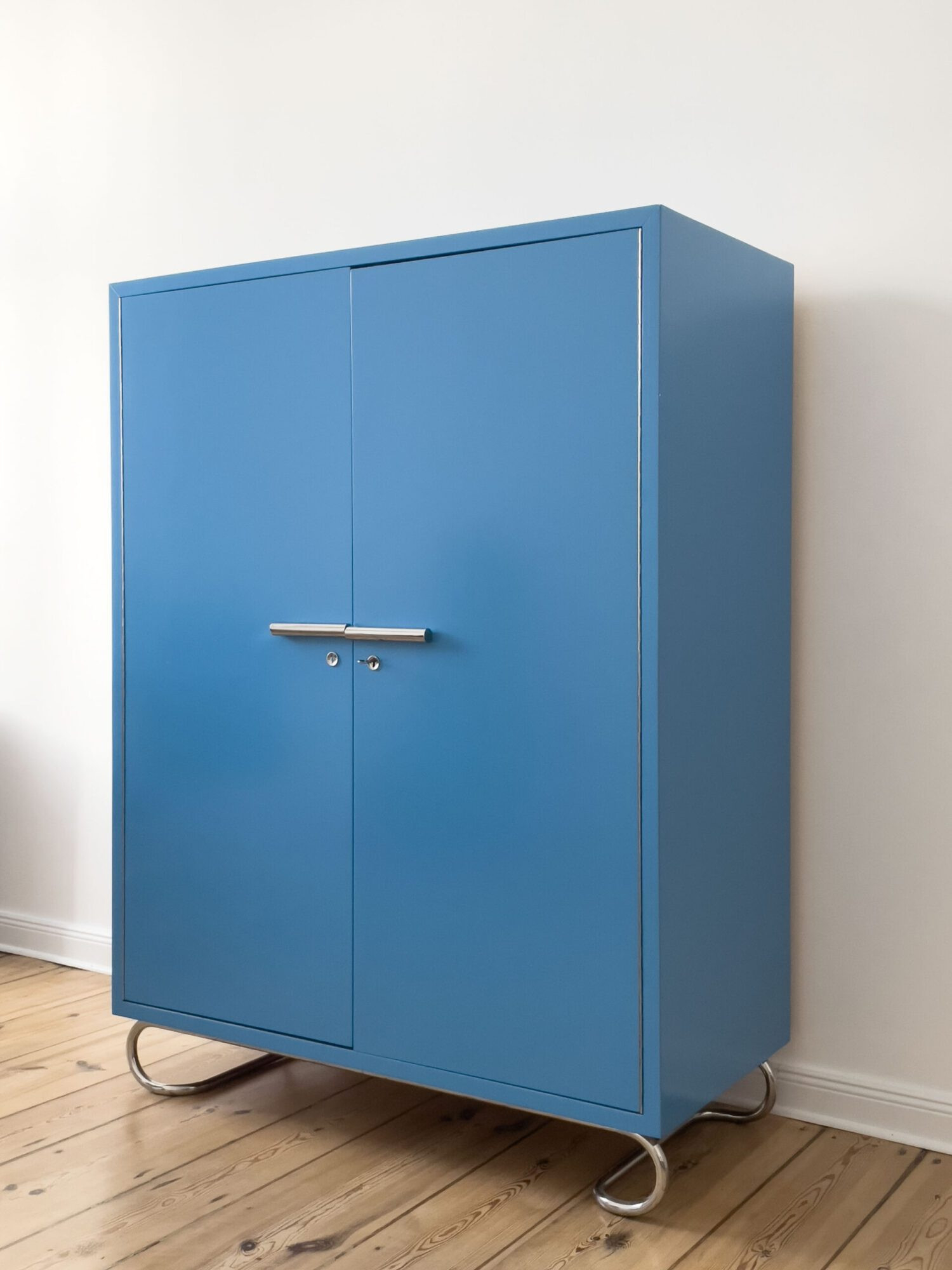 Originaler Bauhaus Kleiderschrank regarding Bauhaus Kleiderschrank