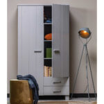 Schlafzimmer Schrank Aus Holz Grau Lackiert – Tastria For Kleiderschrank Grau Holz