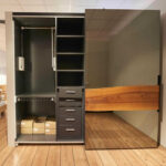 Schrank Glasfront Holz Nussbaum Massiv Mit Glasfront Und 40 Zoll Tv Inside Kleiderschrank Herren