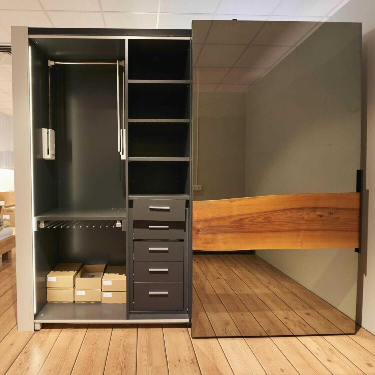 Schrank Glasfront Holz Nussbaum Massiv Mit Glasfront Und 40-Zoll-Tv inside Kleiderschrank Herren